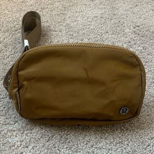 Lululemon everywhere belt bag